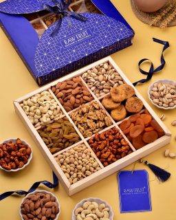 Elora Gifting California Almonds & Cashew Nuts (Kaju)